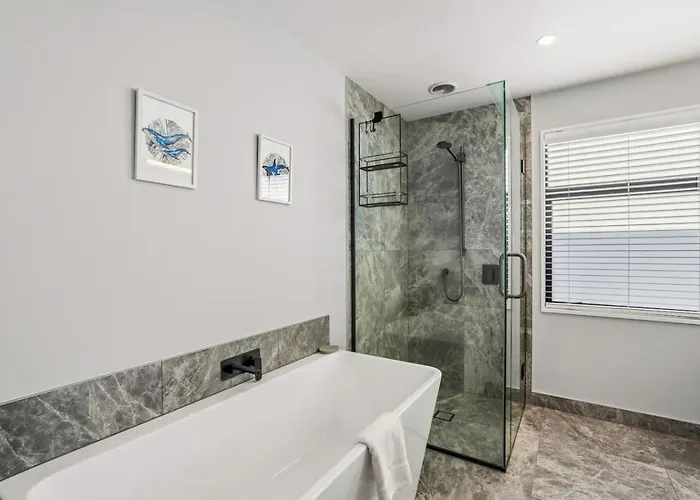 Holiday home Base Northlake - Peaceful With Mountain Views Wanaka